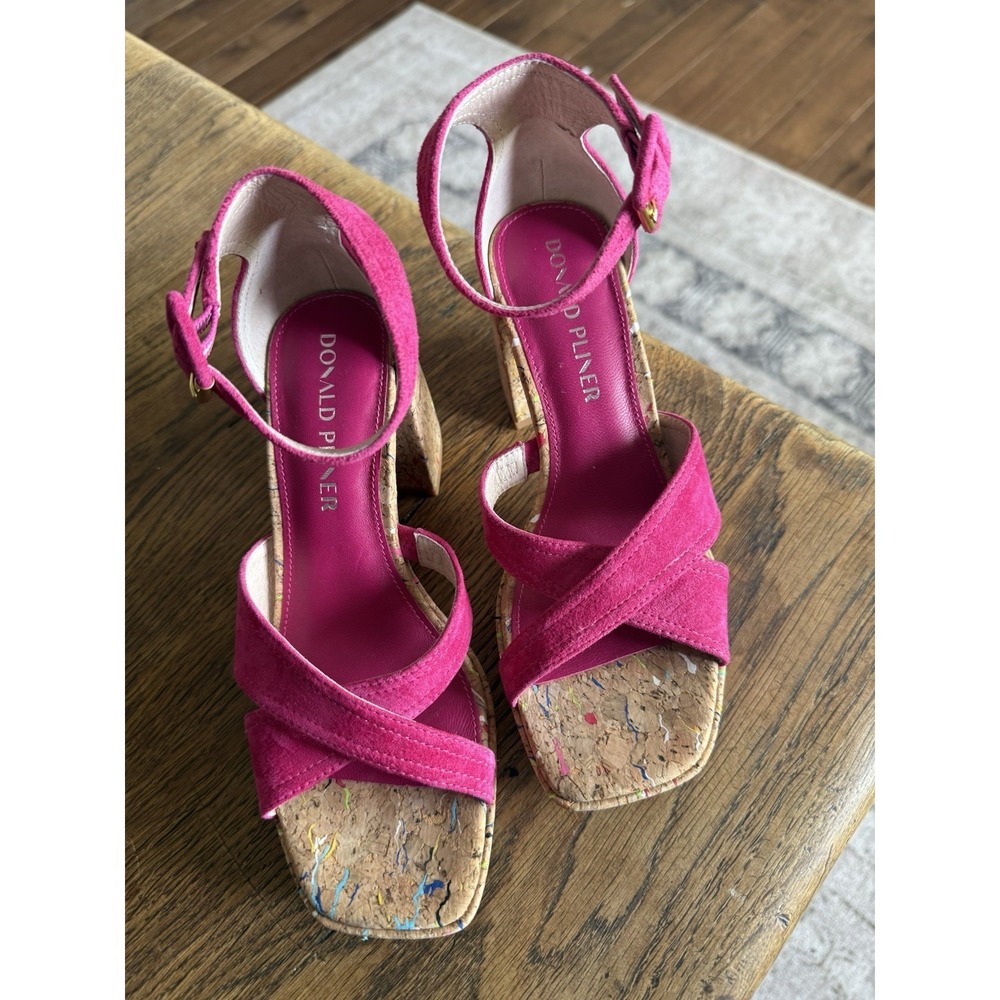 Donald Pliner Women's Trista Suede Platform Heel Magenta Pink 6 EUC
